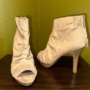 FIONI Clothing Beige Ruched Peep-Toe Heeled Boots